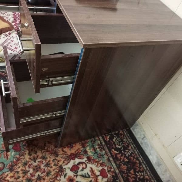 Computer table (Freshly made) 3