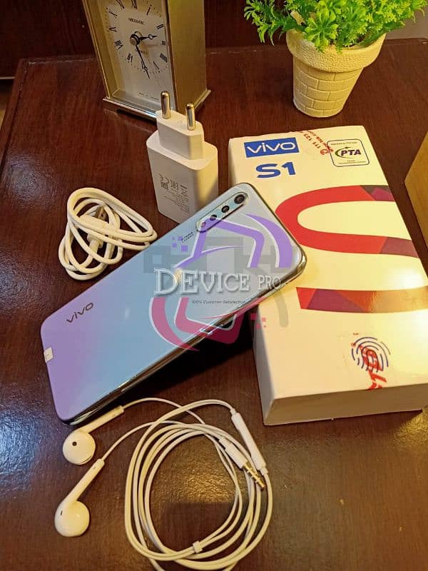vivo s1 8/256 10/10 condition with fast charger 1