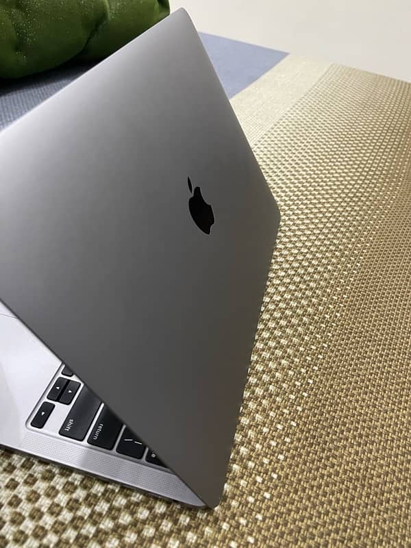 Macbook pro 2020 i5 Quad Core 512 SSD, 16 GB SSD 1