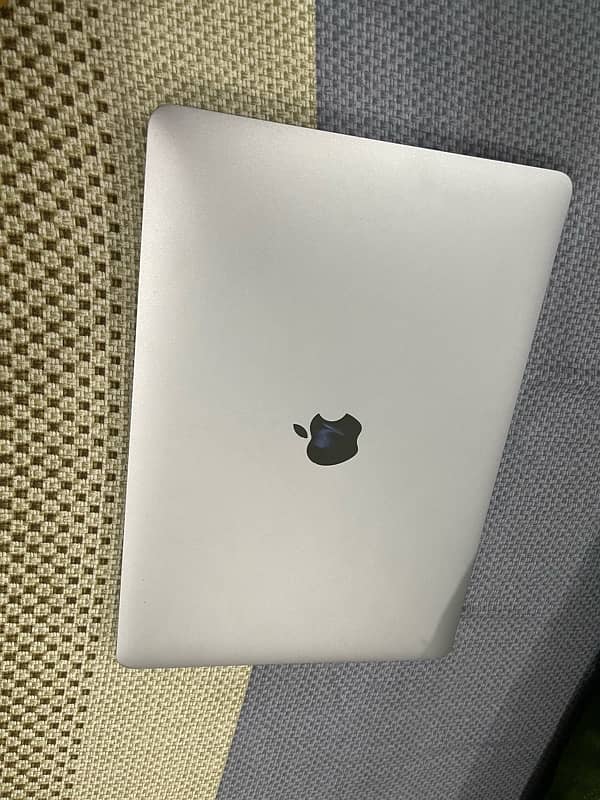 Macbook pro 2020 i5 Quad Core 512 SSD, 16 GB SSD 6
