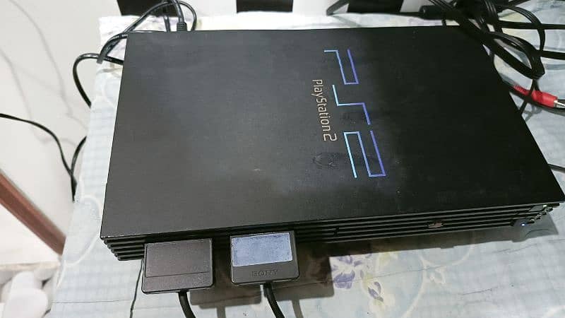 ORIGINAL SONY PLAYSTATION 2 WITH TWO MEMORY CARDS AND TWO CONTROLLERS 2