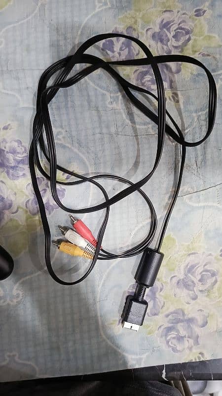 ORIGINAL SONY PLAYSTATION 2 WITH TWO MEMORY CARDS AND TWO CONTROLLERS 6