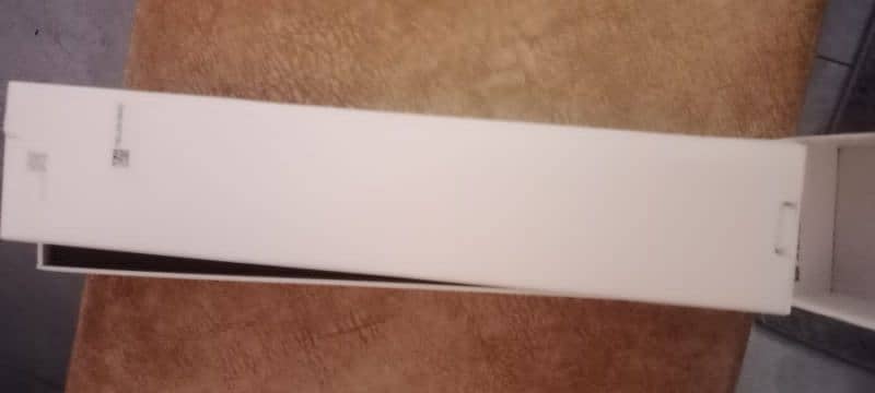 wacth 4 hardly use with box n all things it's original not refube 6