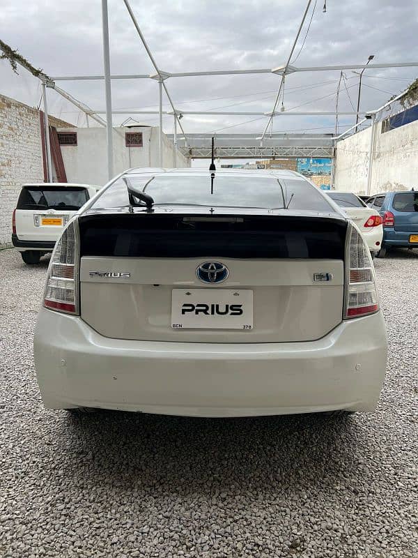 Toyota Prius 2011 S Automatic Like Brand New 10