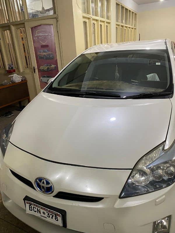 Toyota Prius 2011 S Automatic Like Brand New 1