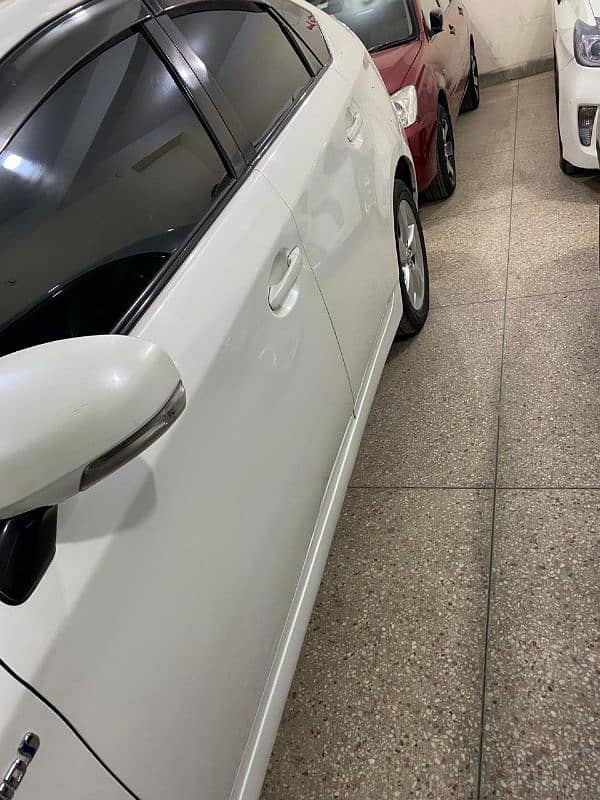 Toyota Prius 2011 S Automatic Like Brand New 2