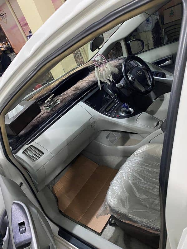 Toyota Prius 2011 S Automatic Like Brand New 4