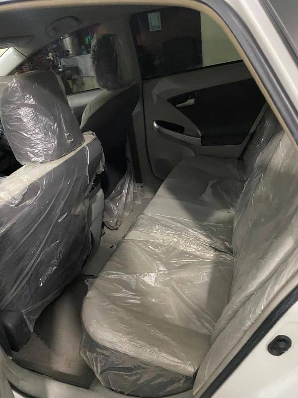 Toyota Prius 2011 S Automatic Like Brand New 5