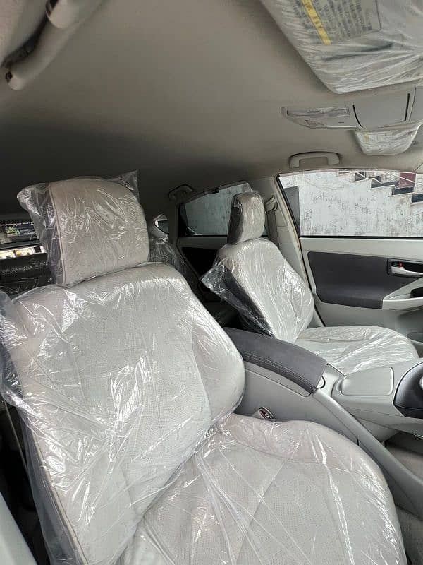 Toyota Prius 2011 S Automatic Like Brand New 6