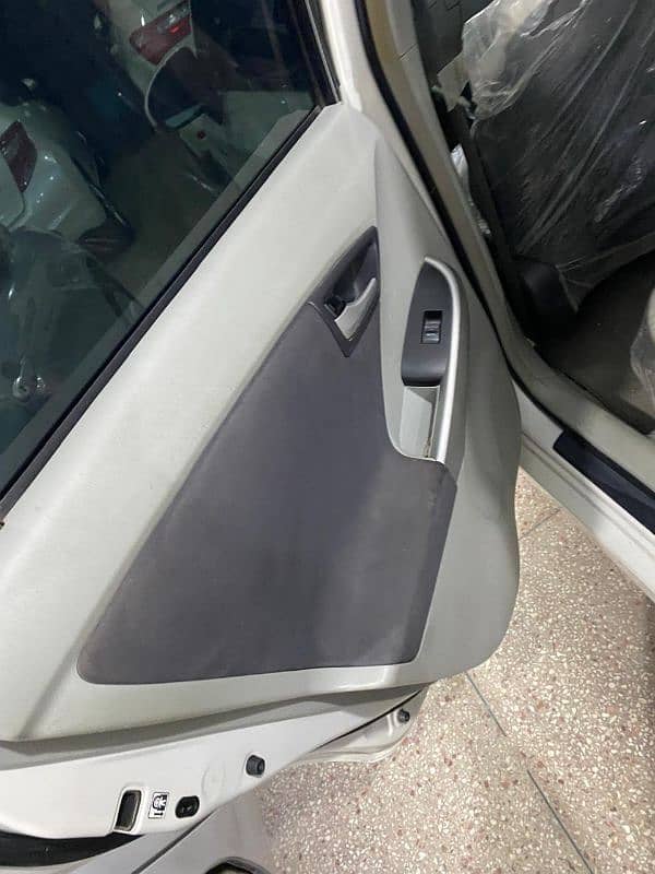 Toyota Prius 2011 S Automatic Like Brand New 7