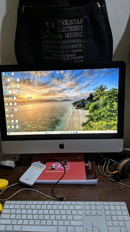 iMac 2009 Late Sata 500GB With Keyboard and mouse. 0