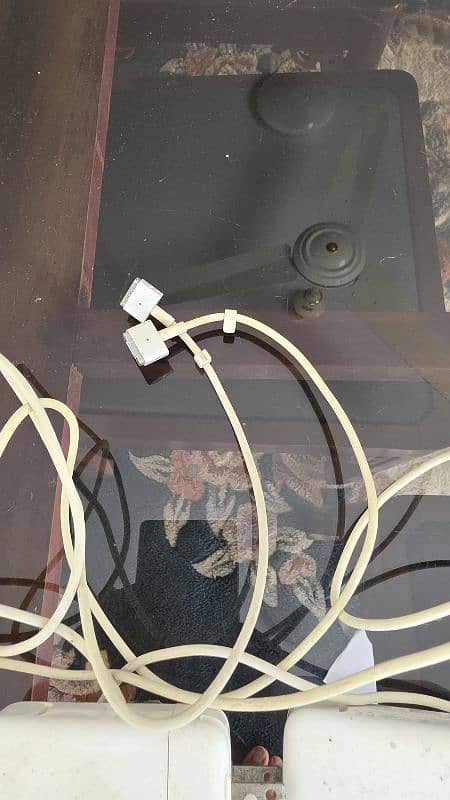 Apple mac book litning power suply 1