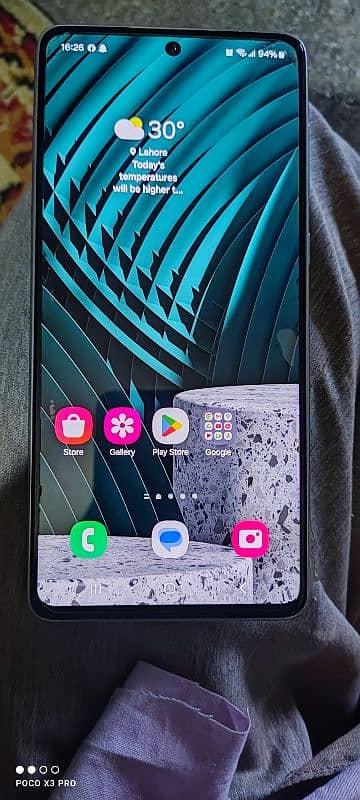 Samsung galaxy A 73 5g hai yah mobile 128GB memory our 8GB rahm hai 6