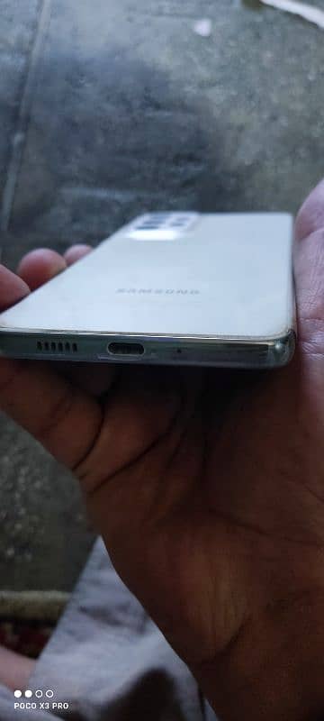 Samsung galaxy A 73 5g hai yah mobile 128GB memory our 8GB rahm hai 10