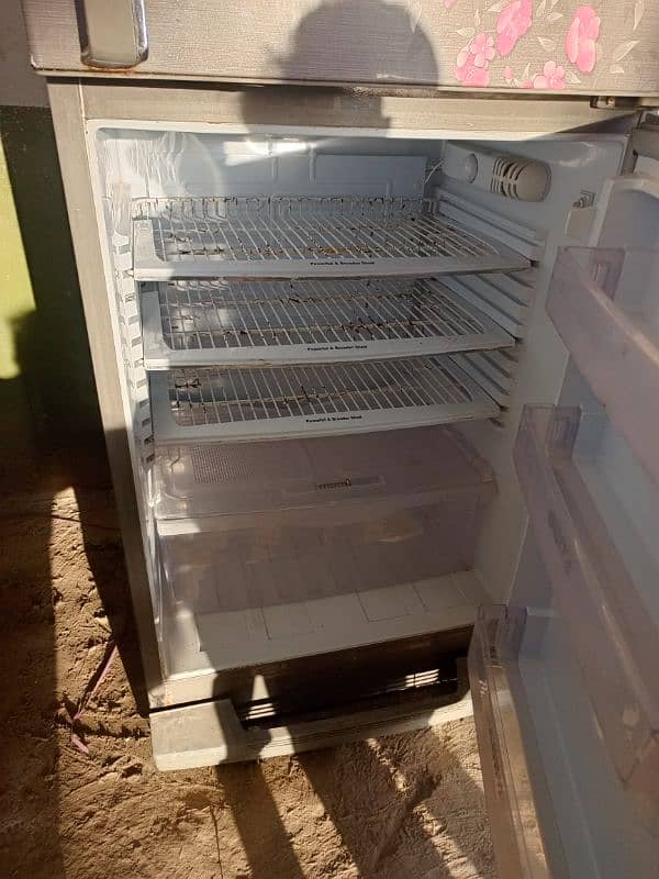 fridge for sale Good condition 4