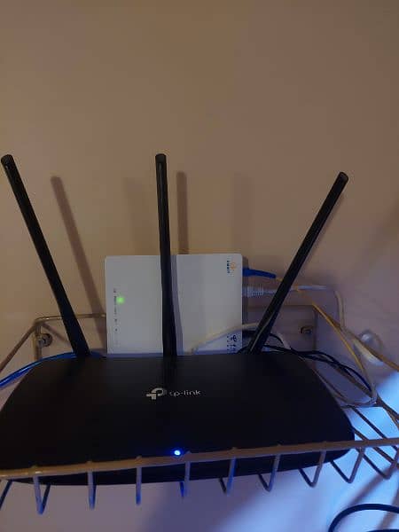 onu huawei  3 anntena tplink router and dual anntena tplink router 0