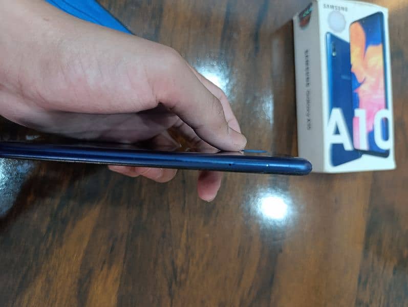 Condition 10/10 almost new phone dual sim 2