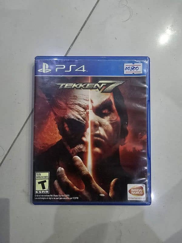 PS4 500GB. . with two controllers and 3 ps4 Cds and 1 Xbox CD 4