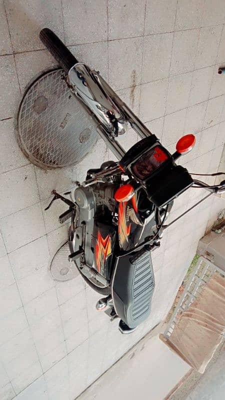 one hand use ha koi Kam nhi hona wala 3
