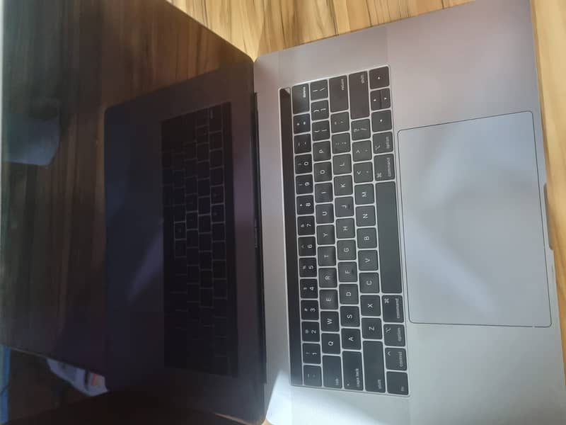 MacBook Pro (15-inch, 2019) 5