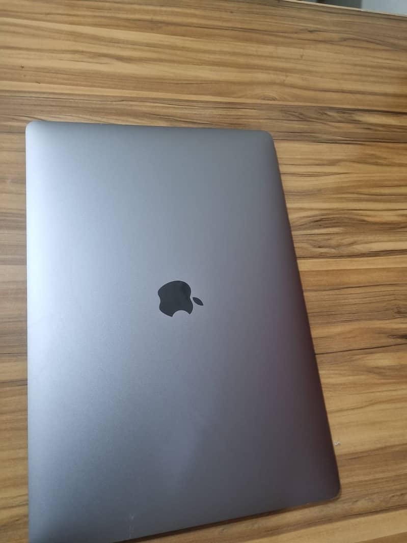 MacBook Pro (15-inch, 2019) 10