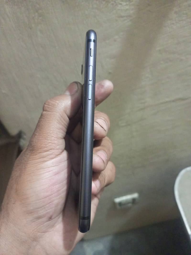 Apple iPhone 8 3