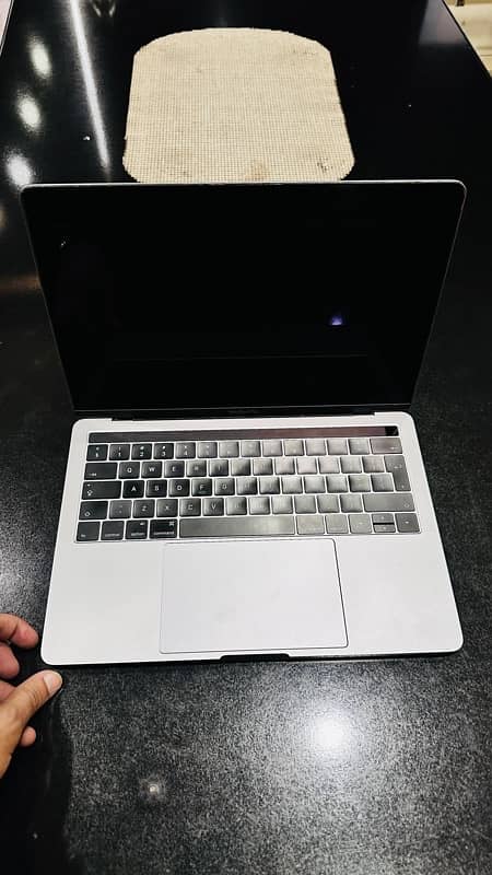 macbook pro 2017 touch bar 4