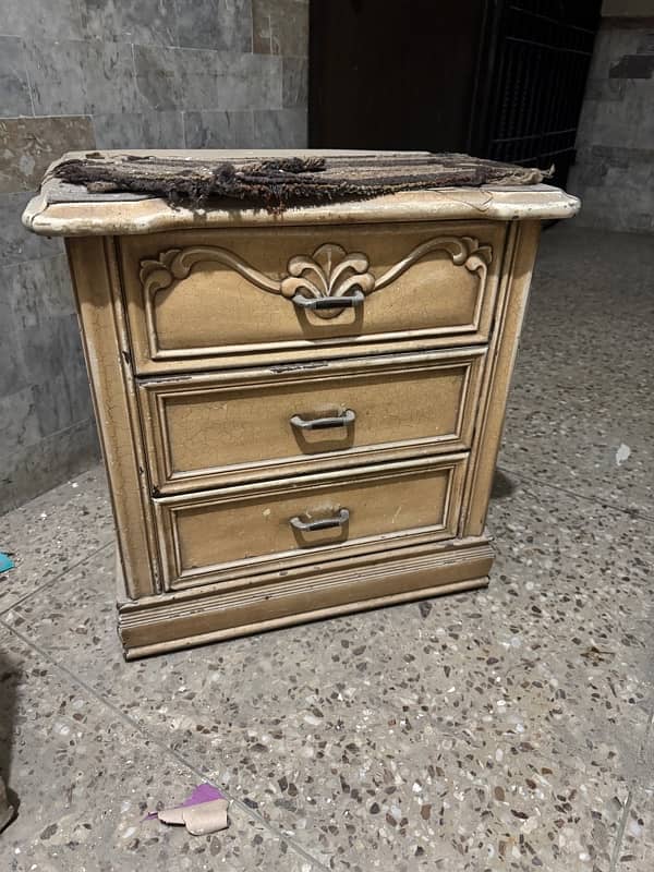 King Size Bed with 2 Side Tables 3