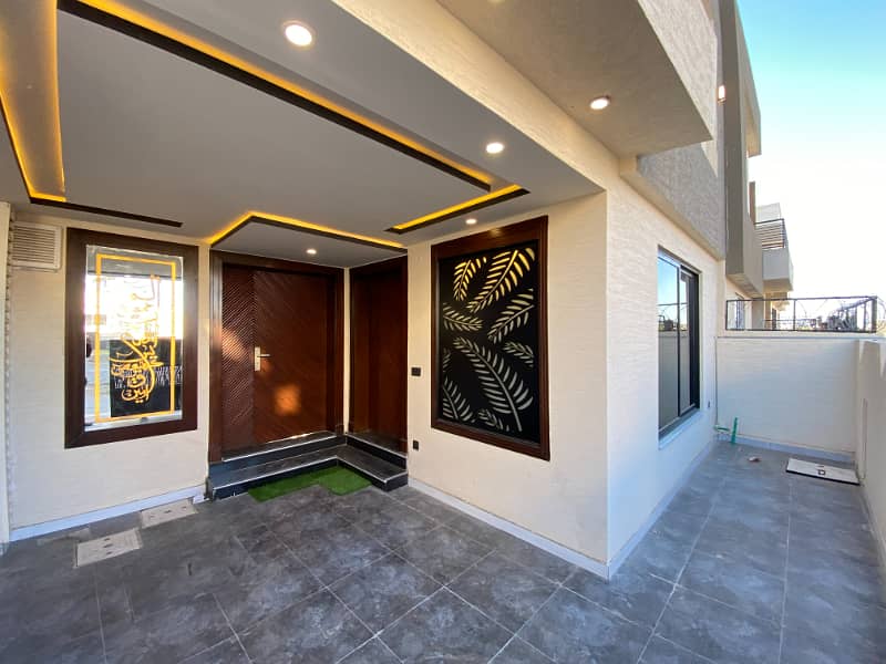 5 MARLA DESIGNER HOUSE FOR SALE 1