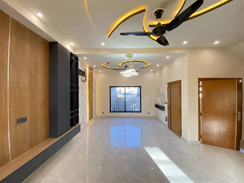 5 MARLA DESIGNER HOUSE FOR SALE 6