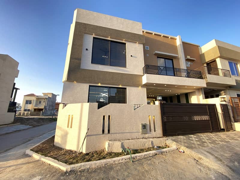 ALMOST 7 MARLA UNIQUE DESIGNER HOUSE FOR SALE 0