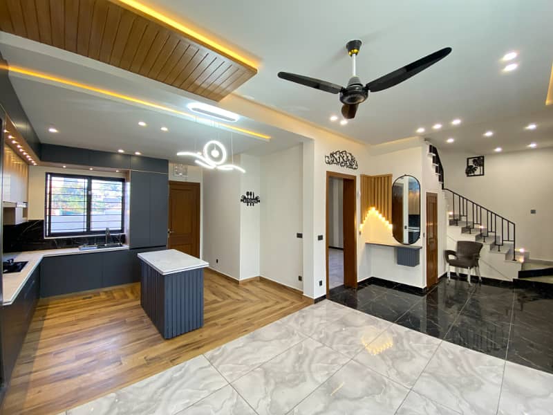 ALMOST 7 MARLA UNIQUE DESIGNER HOUSE FOR SALE 1