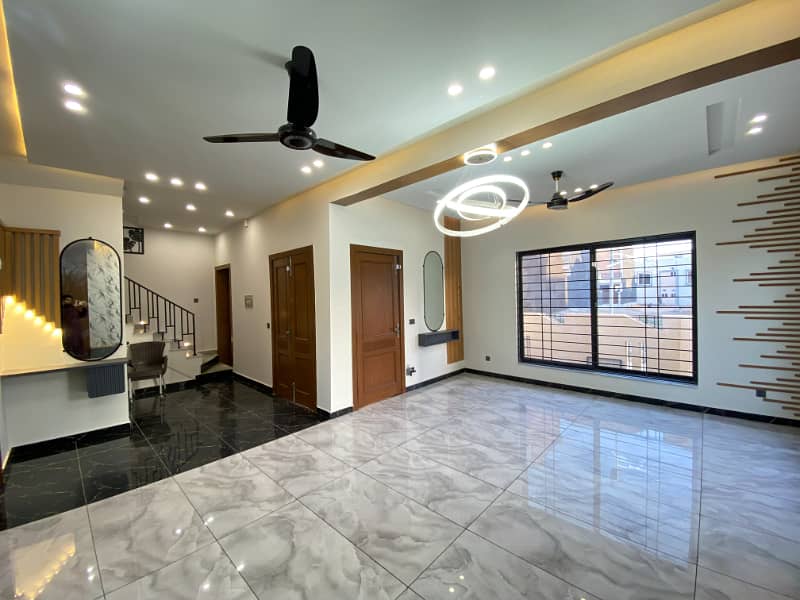 ALMOST 7 MARLA UNIQUE DESIGNER HOUSE FOR SALE 4