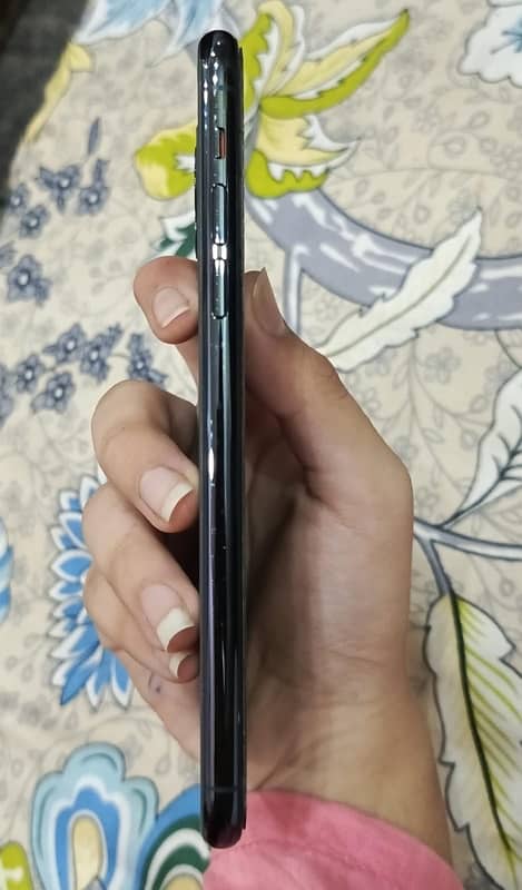 IPhone 11 Pro Max jv non pta 64gb only call on WhatsApp 03184567705 1