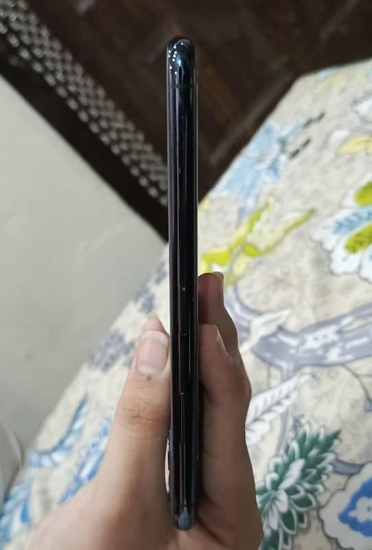 IPhone 11 Pro Max jv non pta 64gb only call on WhatsApp 03184567705 3
