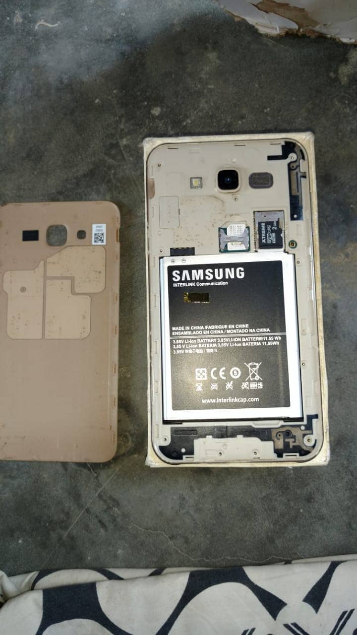 Samsung Mobile J7 3