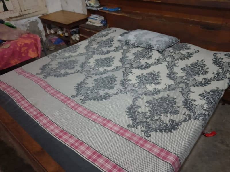 King Sized Bed 0