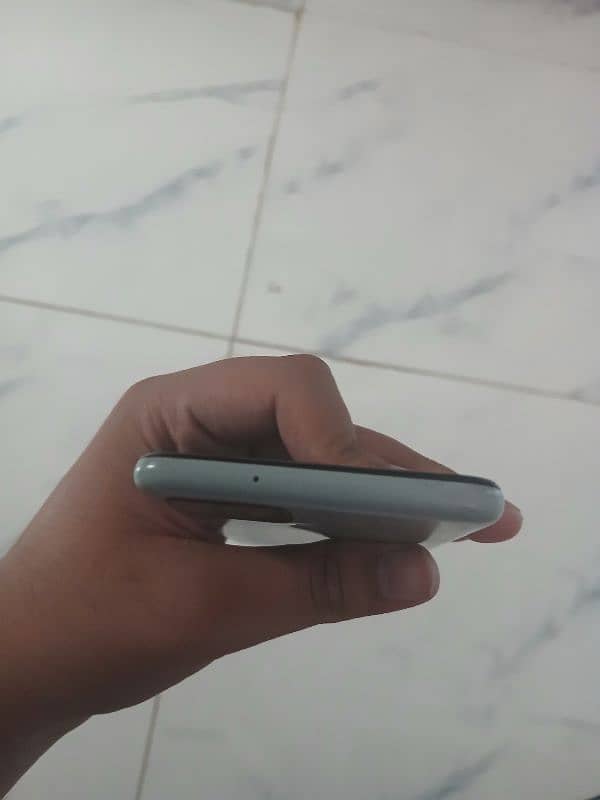 Google Pixel 5 Non PTA Excellent Condition 4