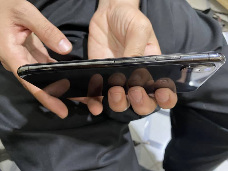 Apple iPhone XS Max 2