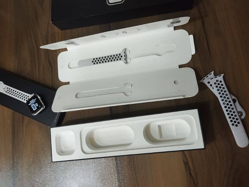 Apple watch Series 4 Nike Edition 40mm 3