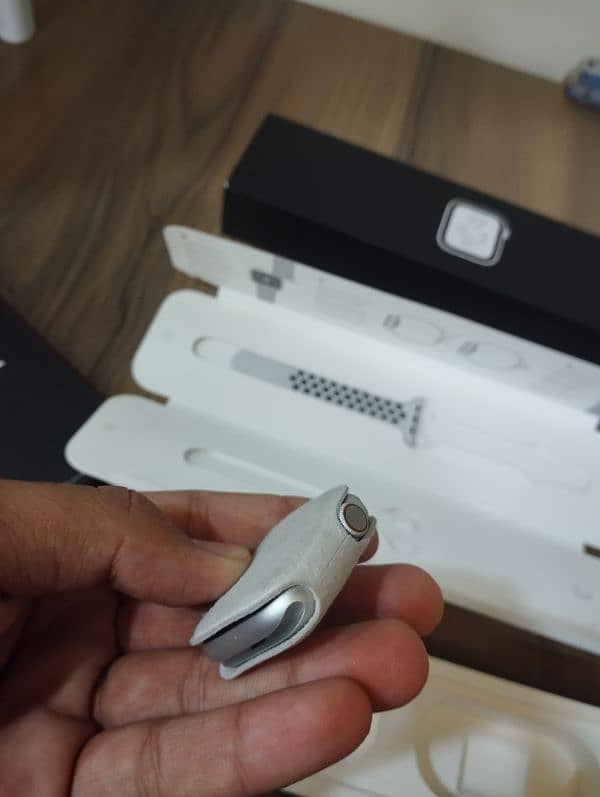 Apple watch Series 4 Nike Edition 40mm 4