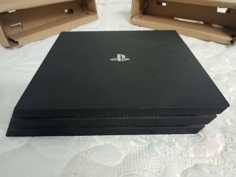 PS4 Pro Black 1 TB 9