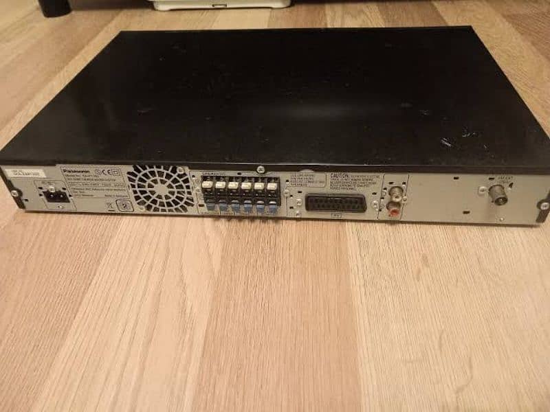 Panasonic 5.1 home theater player only 1