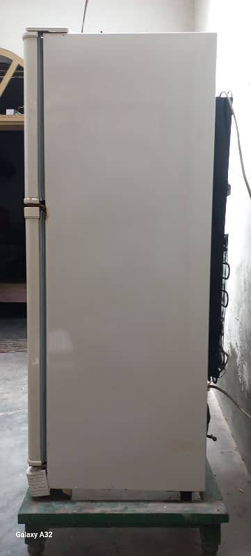 Dawlance fridge for sale in good condition and excellent cooling 1