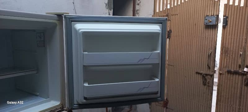 Dawlance fridge for sale in good condition and excellent cooling 2