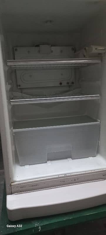 Dawlance fridge for sale in good condition and excellent cooling 3
