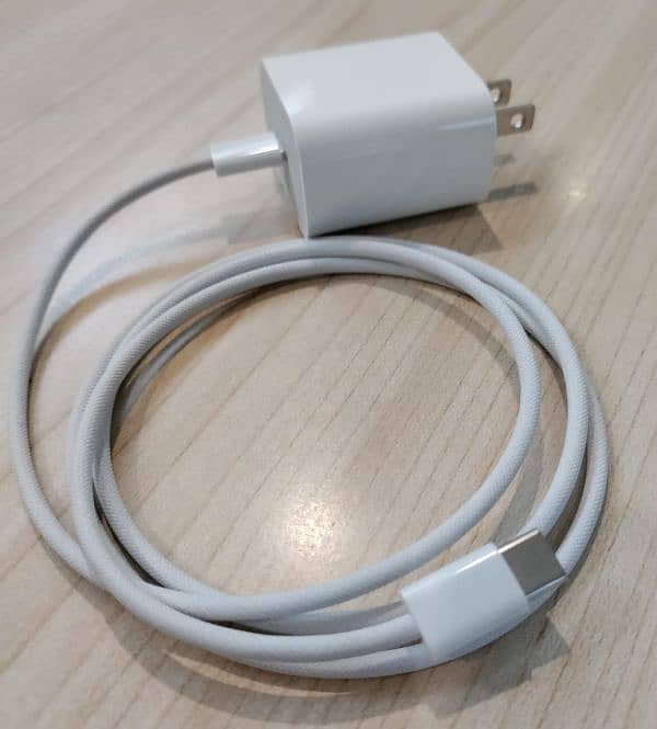 IPhone 16pro max Charger and Cable 20watt new 100% with warranty. 1