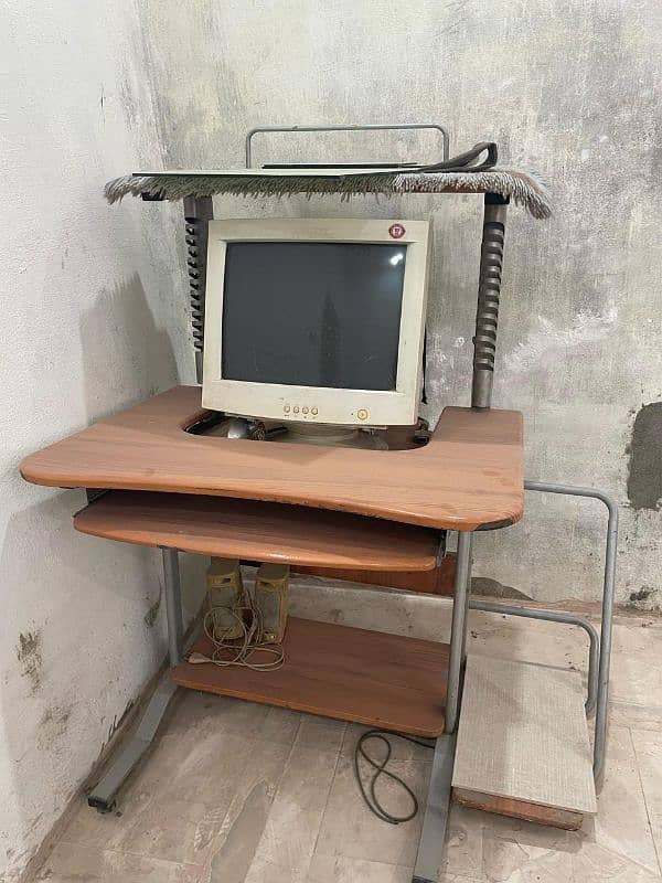 Computer table for sale 0