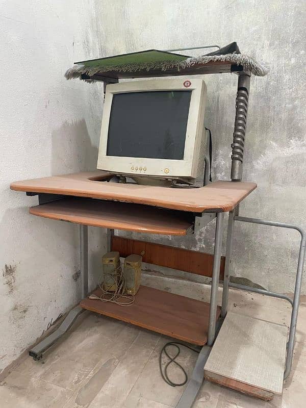 Computer table for sale 1