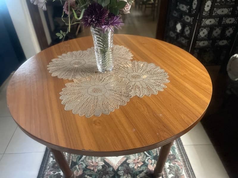5 feet round dinning table only 0